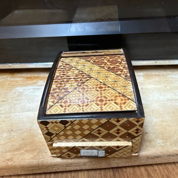 Vintage Japanese small wooden box w/Hakome Yosegi mosaic parquetry